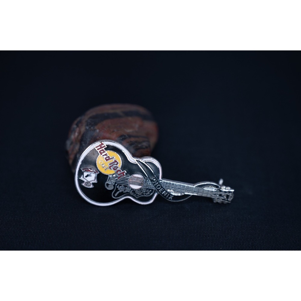Hard Rock Cafe pin‎ Phoenix 1998 ELVIS PRESLEY Black GUITAR PIN Dead Rocker